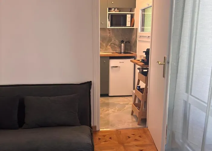 La - Tram Access And Private Parking Apartment *