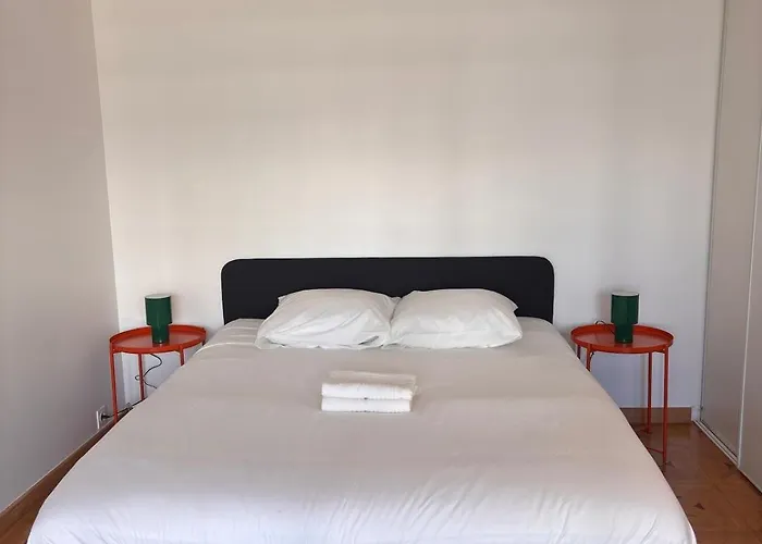 Apartment La - Tram Access And Private Parking *